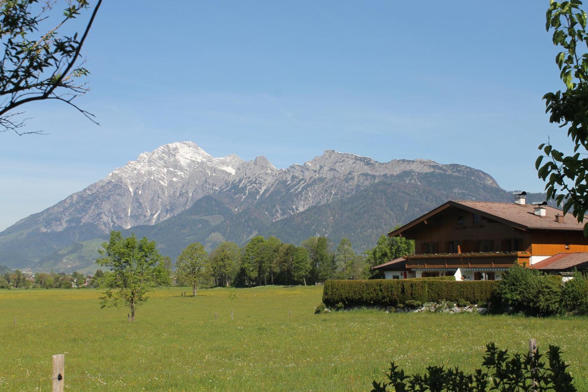 Haus Hartl Hotel Saalfelden Bagian luar foto